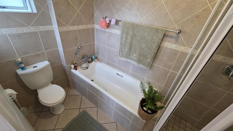 2 Bedroom Property for Sale in Reebok Western Cape